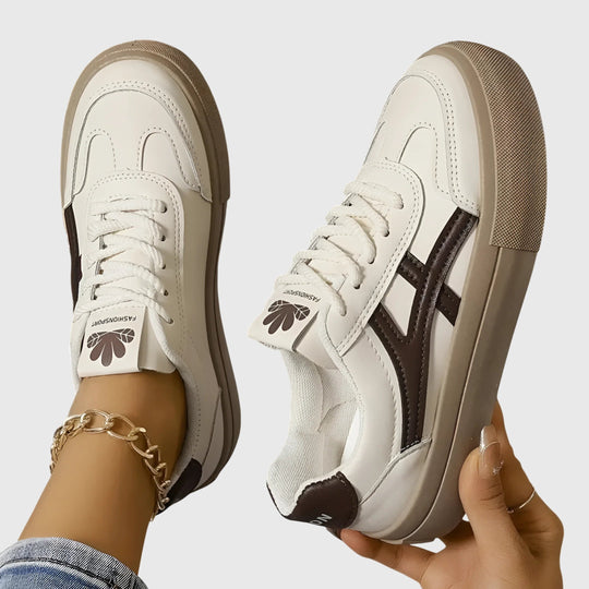 Comfort sneakers in blue and brown for women