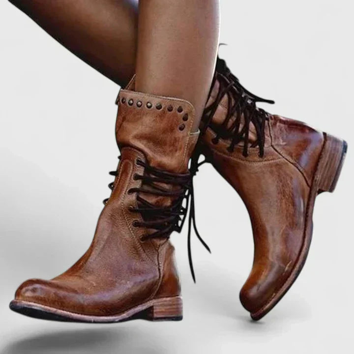 Elegant boots in brown, black and gray for women