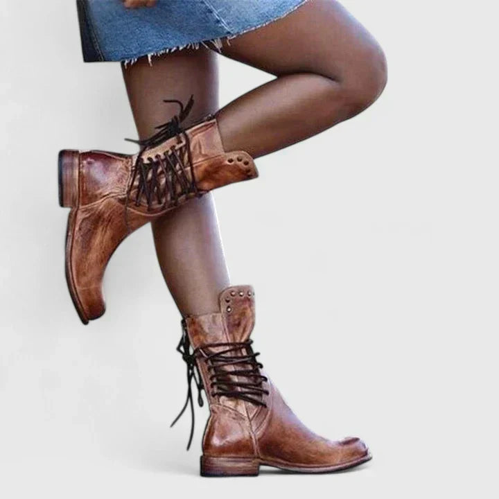 Elegant boots in brown, black and gray for women