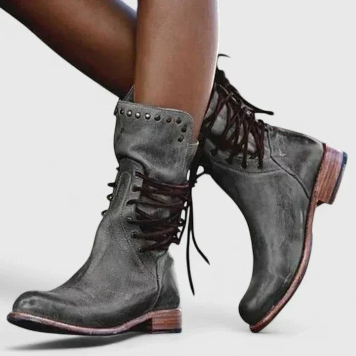 Elegant boots in brown, black and gray for women
