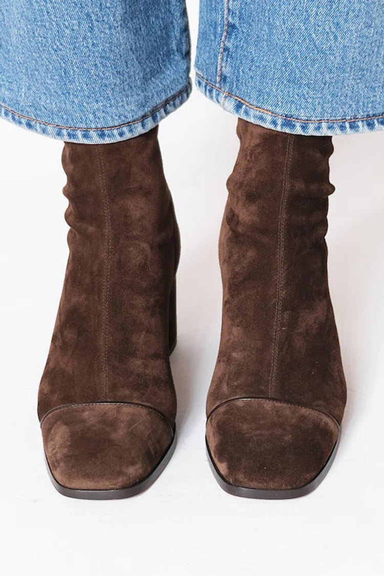 Elegant boots in six shades for women