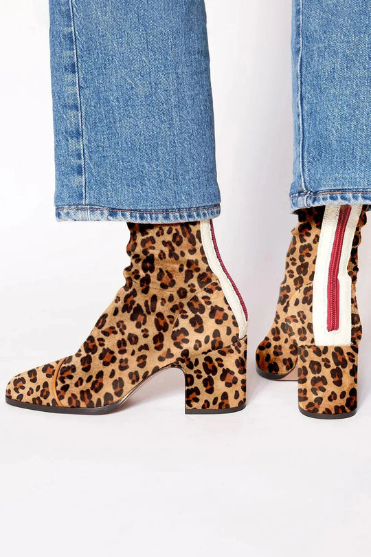 Elegant boots in six shades for women