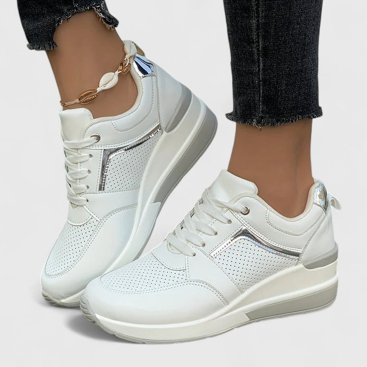 Comfort shoes in beige, black, gray and white for women