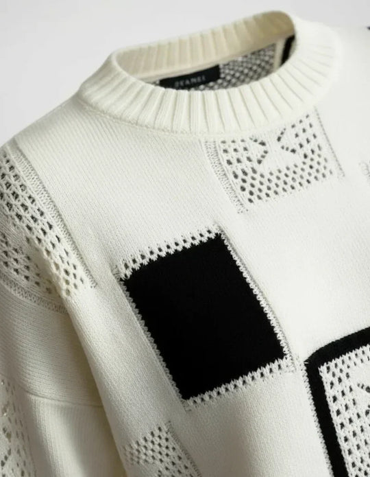 Cozy sweater in white, black and yellow for women