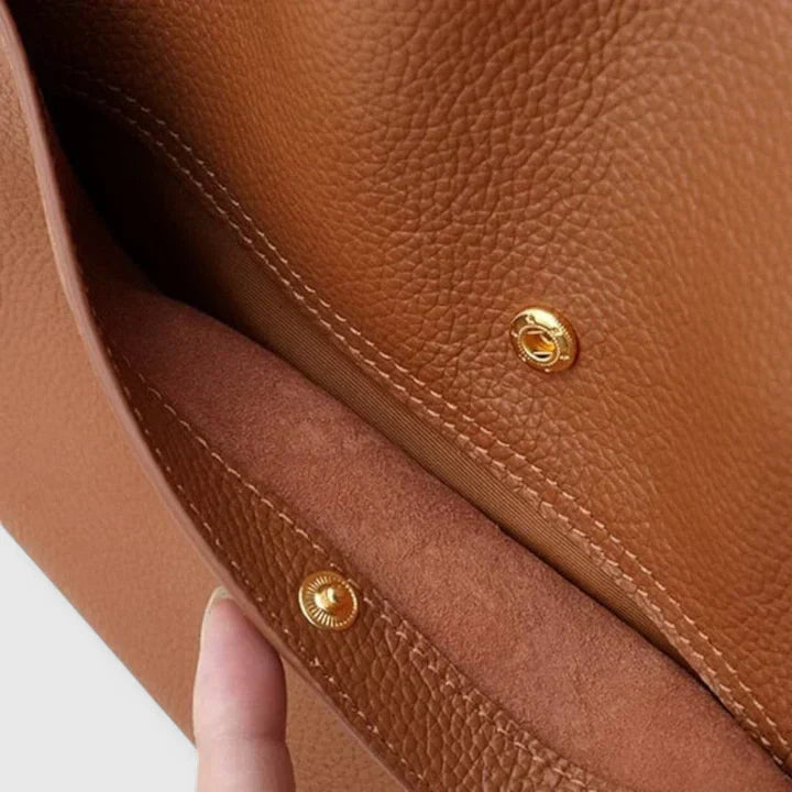 Elegant shoulder bag in five shades for women