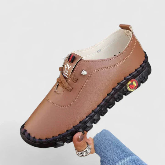 Elegant shoes in beige, black, brown and red for women