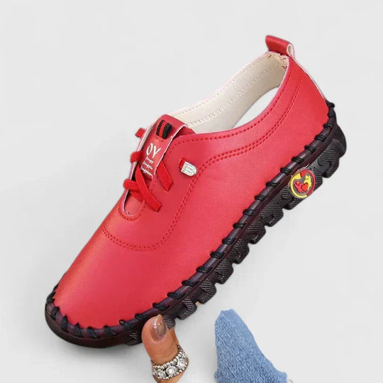 Elegant shoes in beige, black, brown and red for women