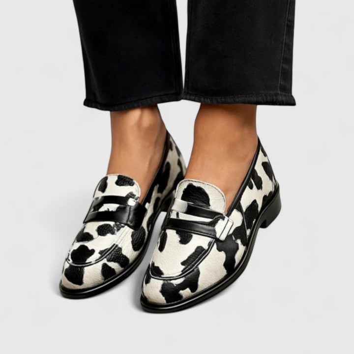 Contrast panel loafers in black and white for women