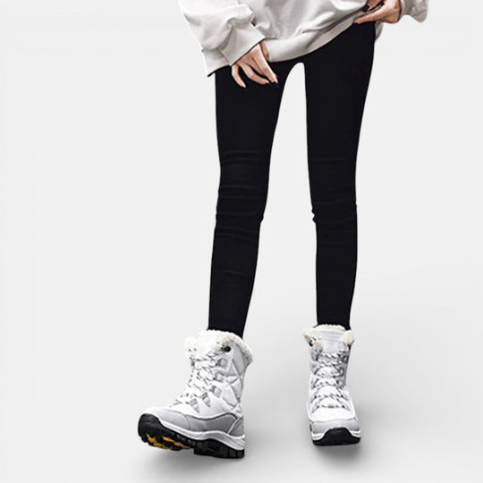 Winter boots in black, white and red for women