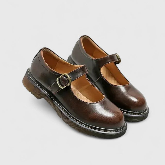 Polished shoes in black and brown for women