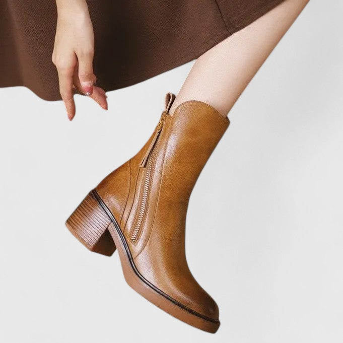 Refined everyday boots in black and brown for women