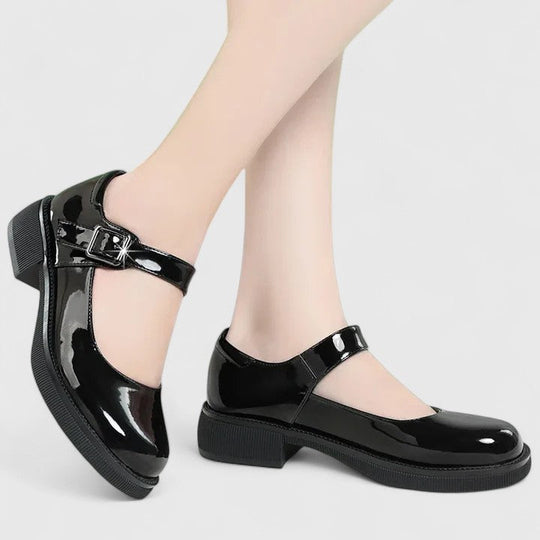 Comfort shoes in black and matte black for women