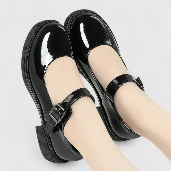 Comfort shoes in black and matte black for women