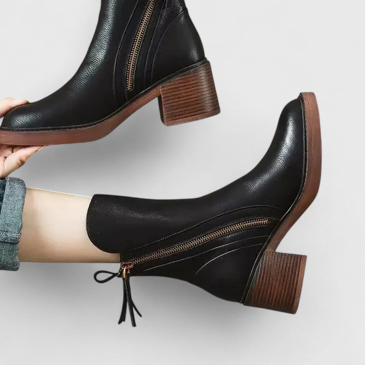 Refined everyday boots in black and brown for women