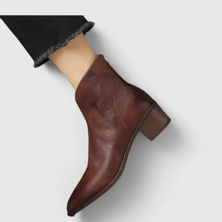 Everyday boots in dark brown and black for women