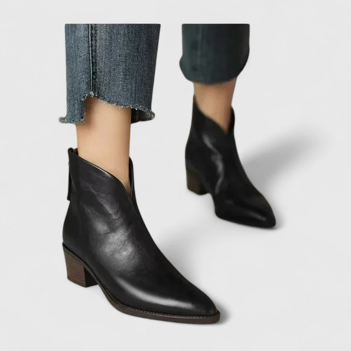 Everyday boots in dark brown and black for women