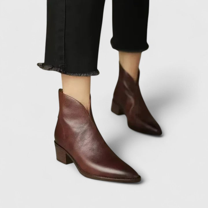 Everyday boots in dark brown and black for women