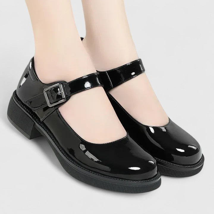 Comfort shoes in black and matte black for women
