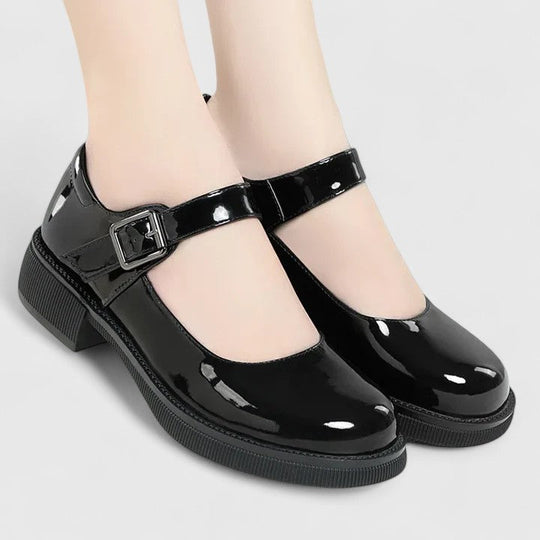 Comfort shoes in black and matte black for women