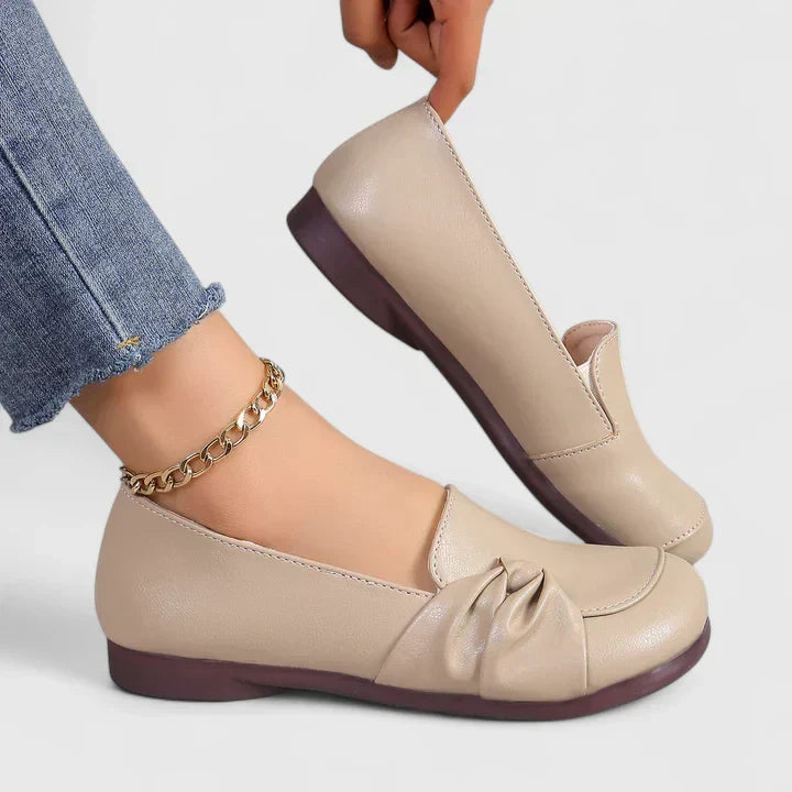 Elegant shoes in black, orange and beige for women