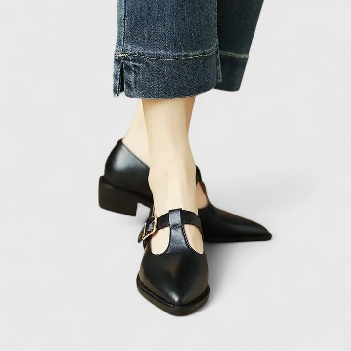 Elegant shoes in brown, black and beige for women