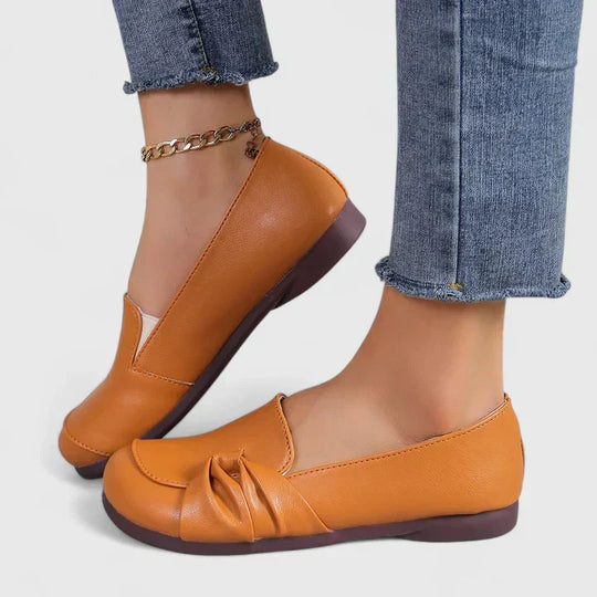 Elegant shoes in black, orange and beige for women