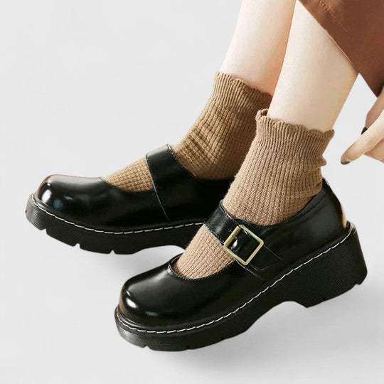 Polished shoes in black and brown for women