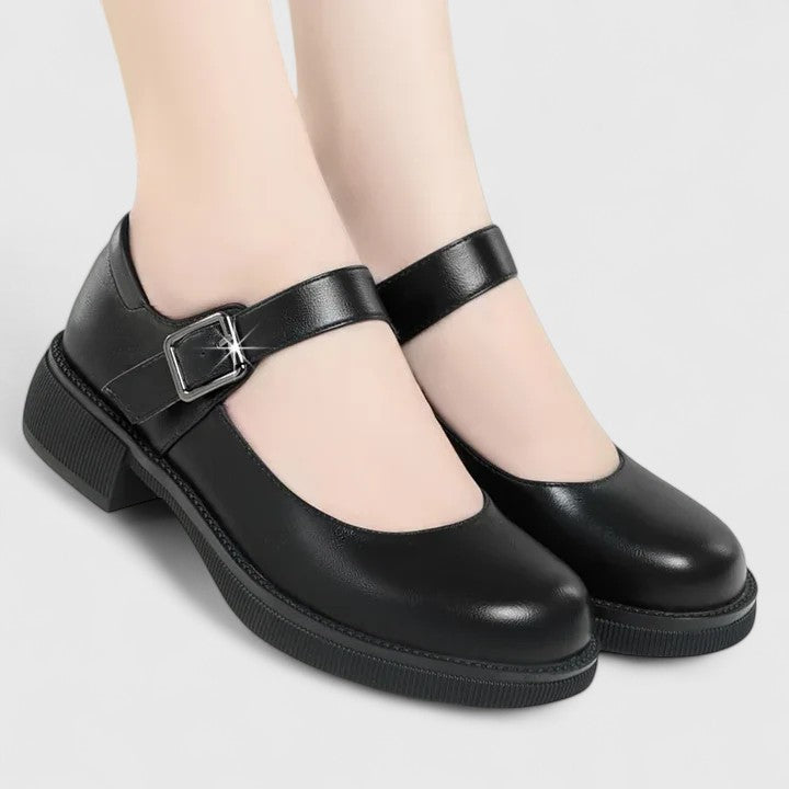 Comfort shoes in black and matte black for women