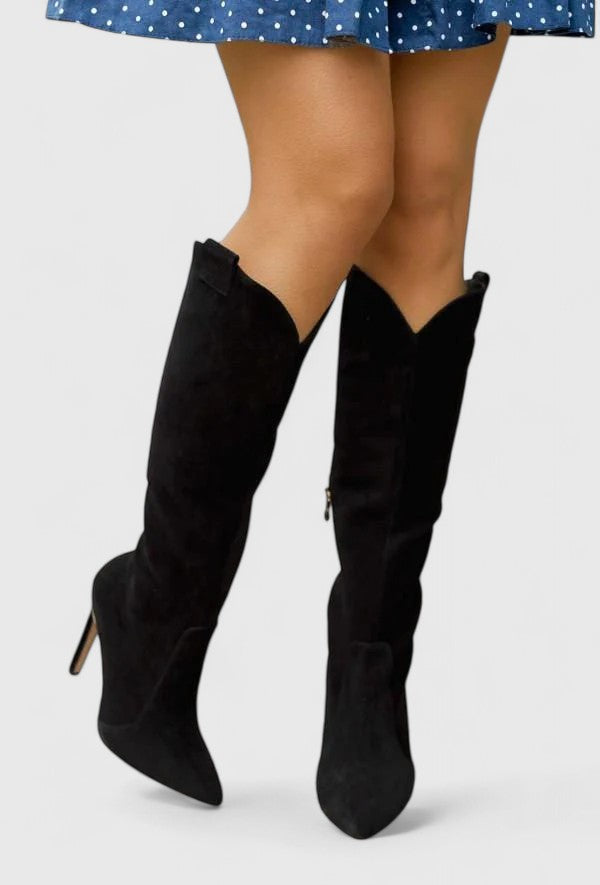 Comfort boots in five finishes for women