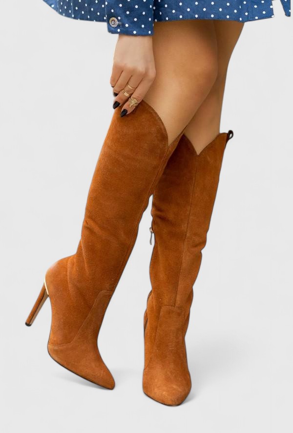 Comfort boots in five finishes for women