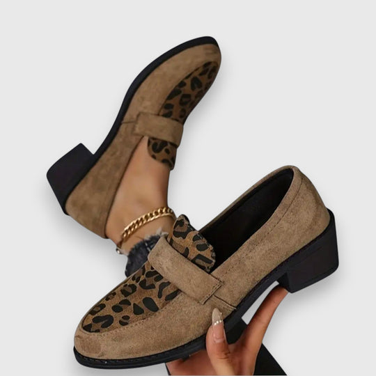 Comfort loafers in brown, gray, black and dark brown for women