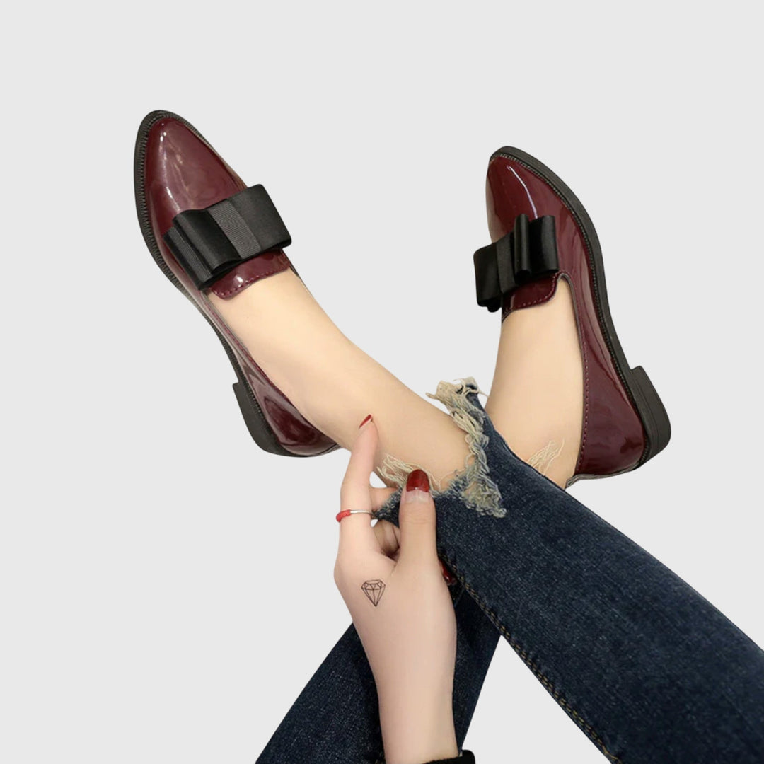 Comfort loafers in red and black for women
