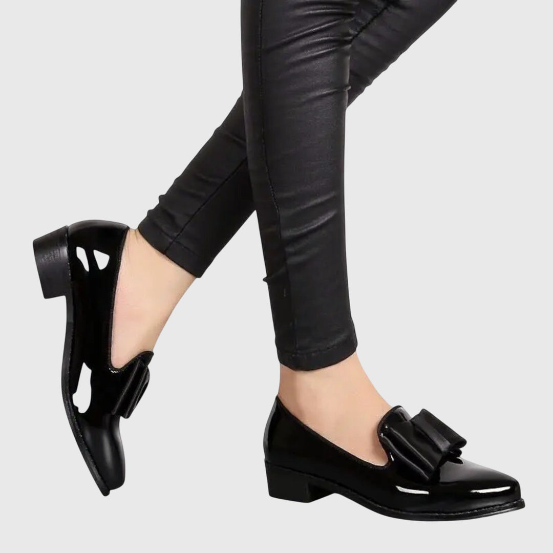 Comfort loafers in red and black for women