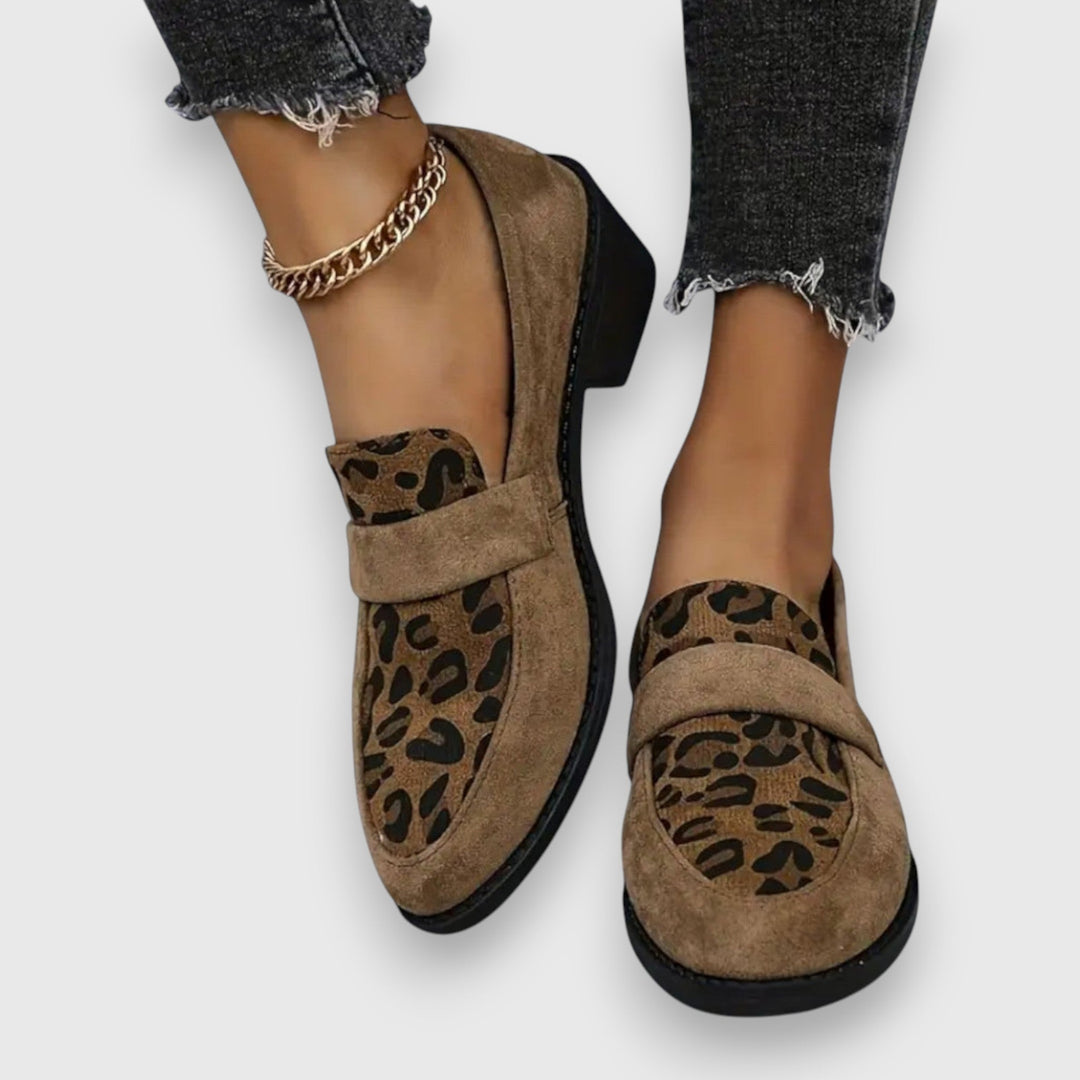 Comfort loafers in brown, gray, black and dark brown for women