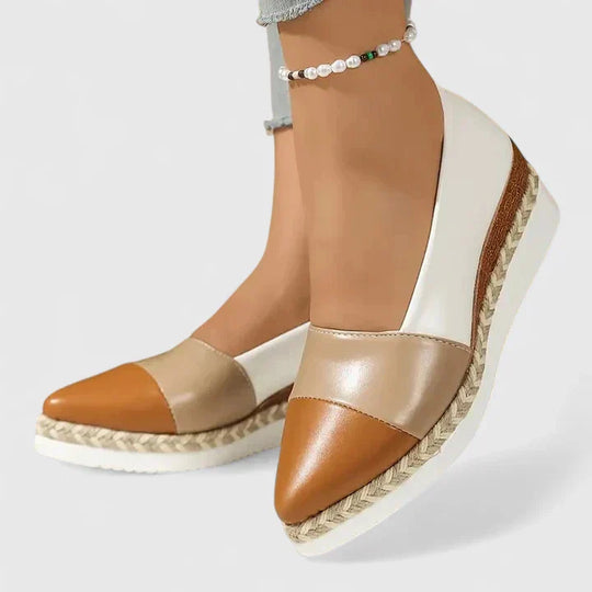 Comfort loafers in dark gold, black and cream for women