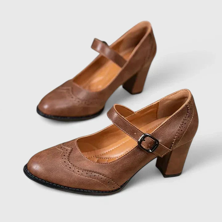Comfort shoes in black and brown for women