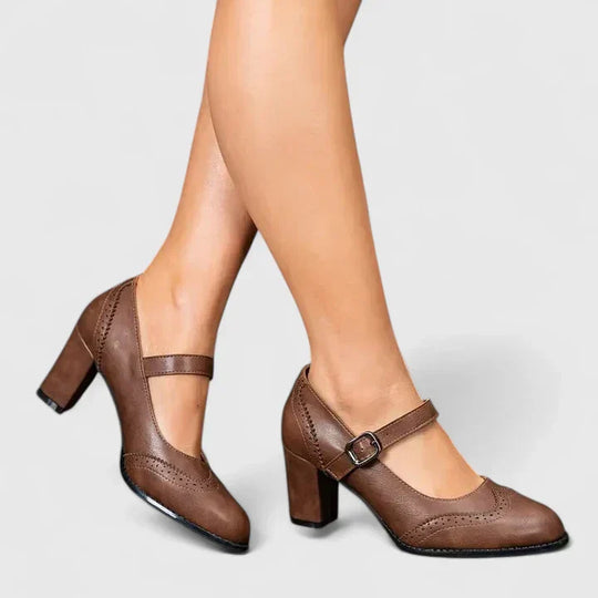 Comfort shoes in black and brown for women