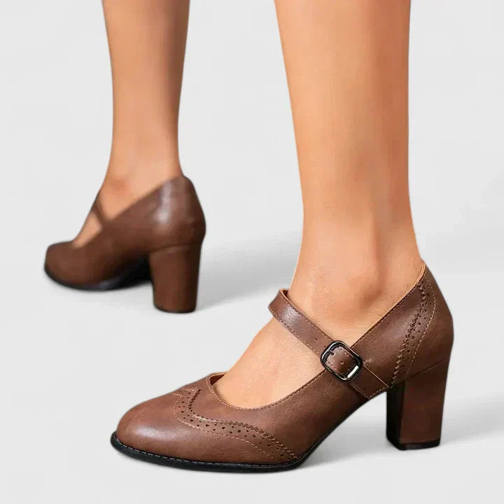 Comfort shoes in black and brown for women
