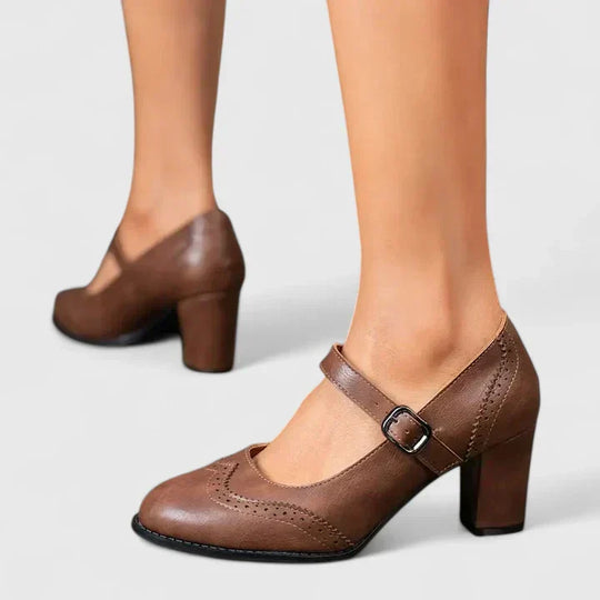 Comfort shoes in black and brown for women