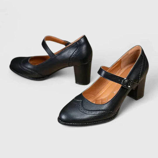 Comfort shoes in black and brown for women
