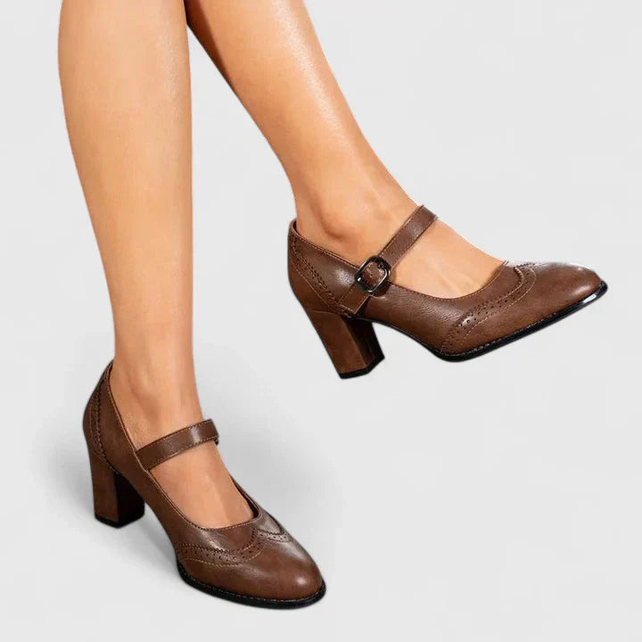 Comfort shoes in black and brown for women