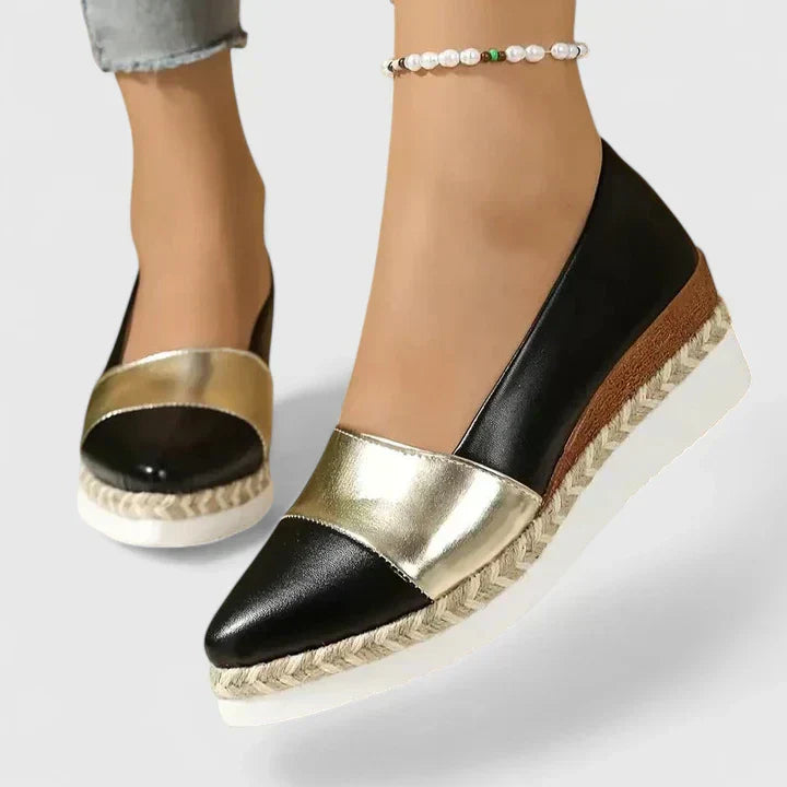 Comfort loafers in dark gold, black and cream for women