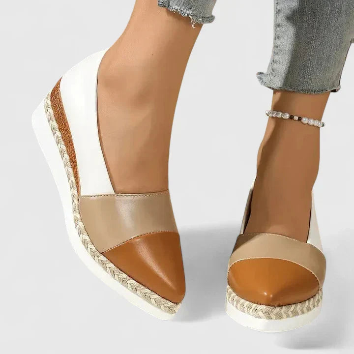 Comfort loafers in dark gold, black and cream for women