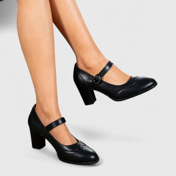 Comfort shoes in black and brown for women