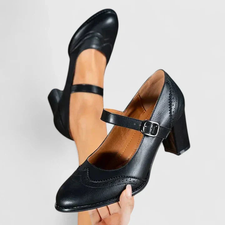 Comfort shoes in black and brown for women