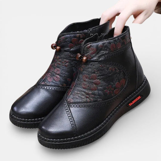 Polished boots in black and red for women