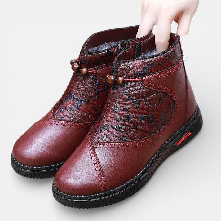 Polished boots in black and red for women