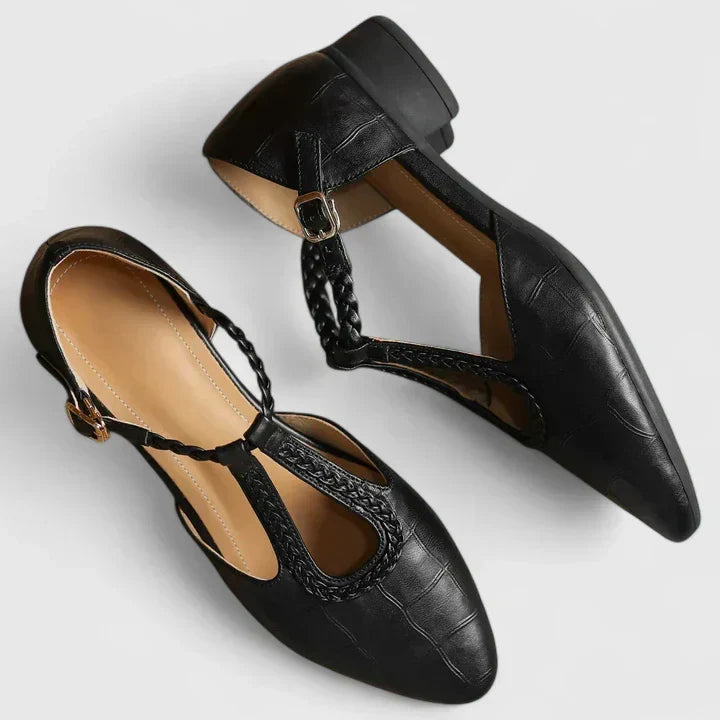Comfort shoes in brown and black for women