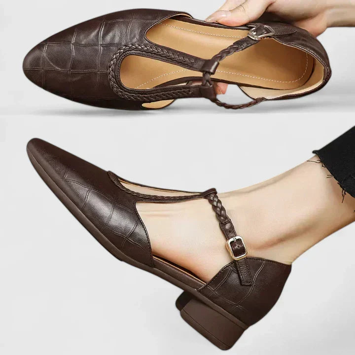 Comfort shoes in brown and black for women