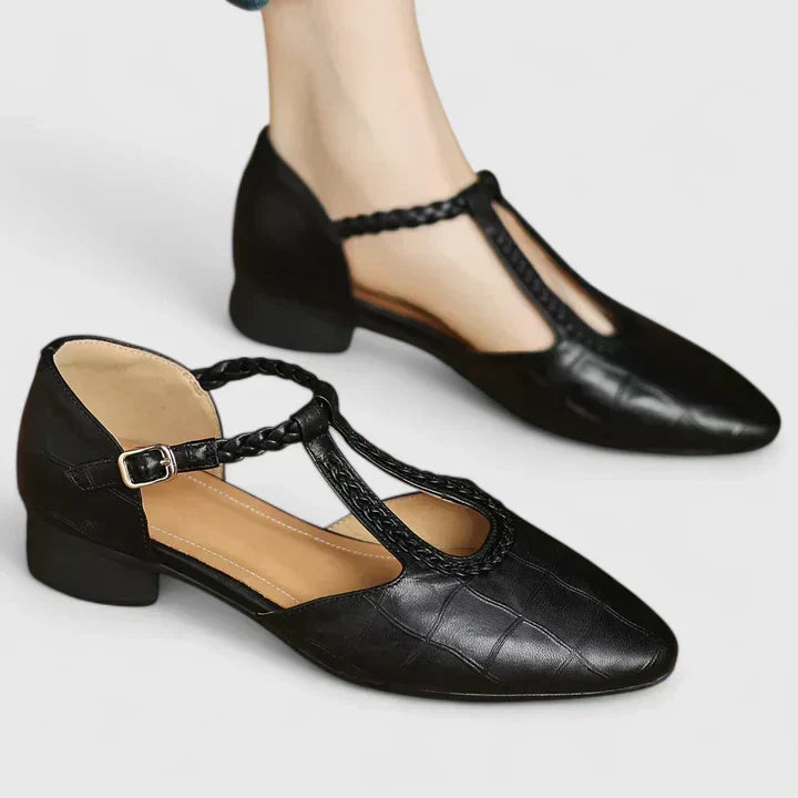 Comfort shoes in brown and black for women
